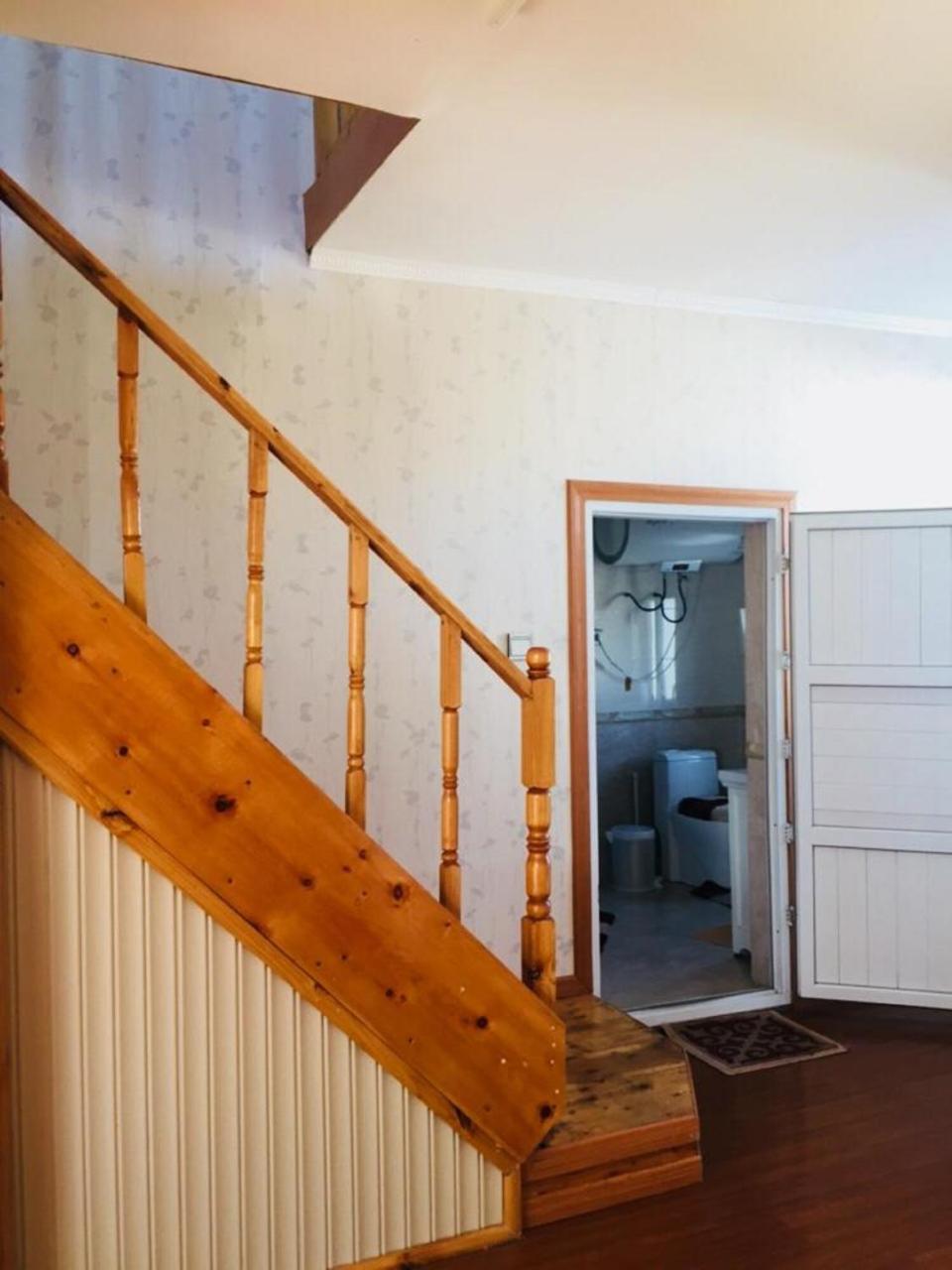 Bulbul Jamak Travel Hostel Olgii Bagian luar foto